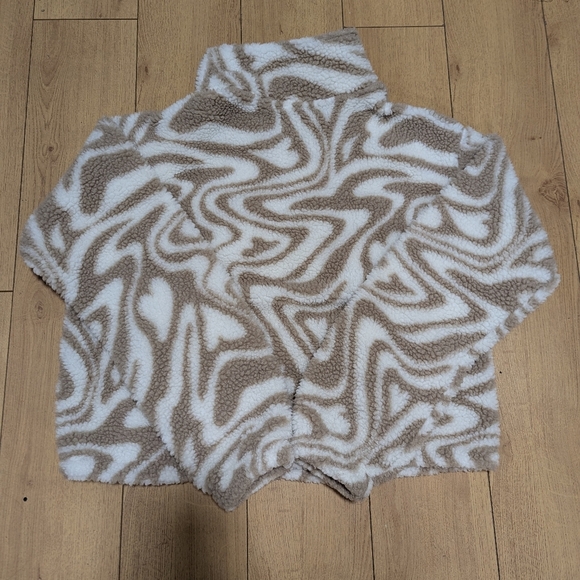 ARDENE Cozy Sherpa Swirl Latte Print Sweatshirt Women Size M - Picture 4 of 5